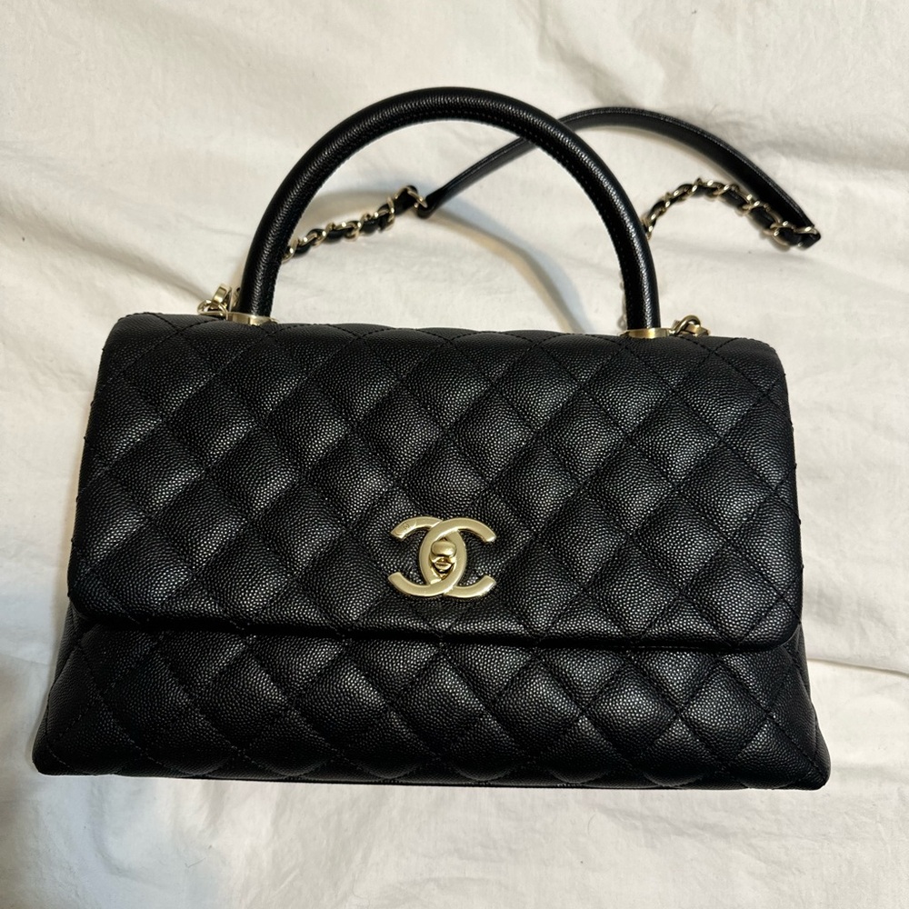Authentic Chanel medium coco handle. Champagne hardware